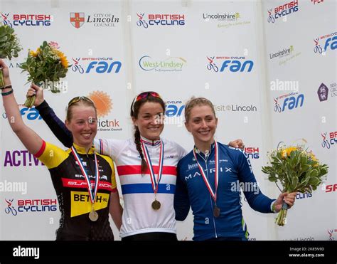 Lizzie Armitstead Alice Barnes And Laura Trott On The Podium Of The