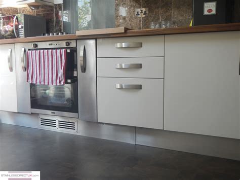 If there are any areas with tough to get off grime, add a generous amount of the paste and wait a minute before rubbing around. Do you require a stainless steel plinth longer than 3 ...