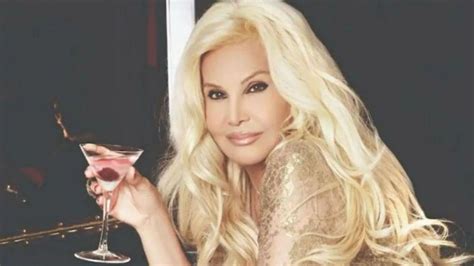 suˈsana xiˈmenes), is an argentine tv host, actress, model and businesswoman.in 2012, she was considered the biggest celebrity in argentine television by the media firm that publishes her eponymous magazine. ¡Lo dijo! Susana Giménez responde a las críticas por sus ...