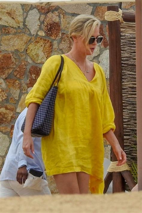 Charlize Theron Showed Sexy Ass On Thanksgiving Day Photos The