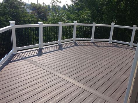 Attaching footblock to bottom railing. TREX deck (Firepit) w/ white vinyl rail & round black ...