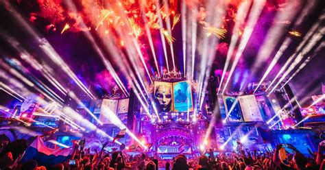 Update this logo / details. Tomorrowland denkt aan drie festivalweekends in 2021 ...