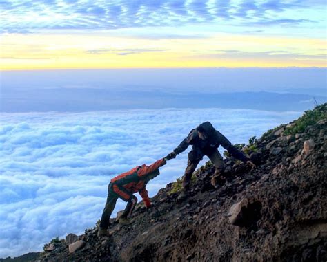 puncak gunung slamet newstempo