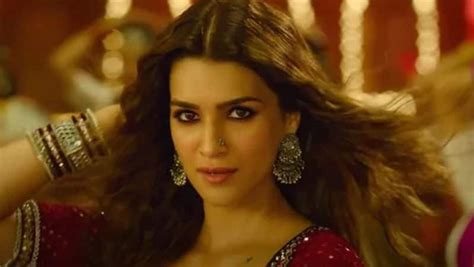 Mimi Movie Review Kriti Sanon Reborn As An Actor Film Delivers Emotions Wrapped In A Blanket