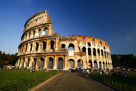 Le colisée de rome est le plus grand amphithéâtre jamais construit durant l'empire romain. Le Colisée : à visiter une fois dans sa vie - Viiiz