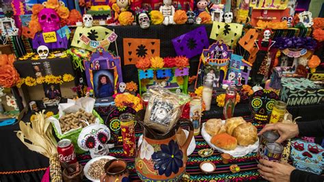 Day Of The Dead What Goes On A Dia De Los Muertos Altar