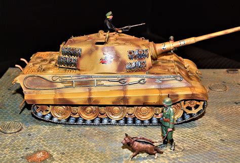 King Tiger Tank Plastic Model Military Vehicle Kit 135 Scale