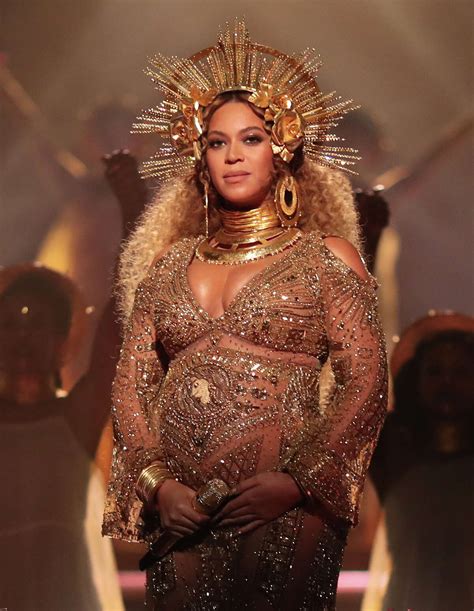 Beyonce Pregnant With Twins Is Being Fat Shamed