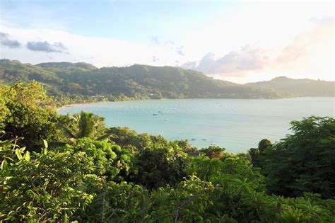 Es ist ein wunderschöner bungalow mit 3 schlafzimmern. Bilder von dem Seychellenhaus - Seychellen Haus guenstig ...