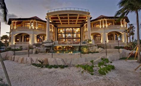 Monsterhouseplans.com offers 29,000 house plans from top designers. Wide Tuscan House Plans With 3 Luxury Bedroom Layout ...