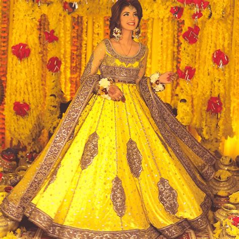 15 Stylish Pakistani Mehndi Dresses Collection This Season