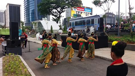 Download lagu ronggeng nyentrik dapat kamu download secara gratis di downloadlagu321.site. Tasya Qym si Ronggeng Nyentrik - YouTube