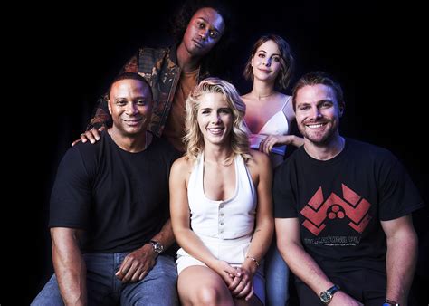 Arrow Cast In Comic Con 2017 Wallpaper Hd Tv Shows Wallpapers 4k Wallpapers Images Backgrounds