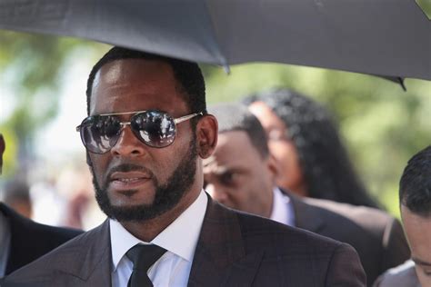 R Kelly Charged With Bribery To Obtain A Fake Id To Marry Aaliyah