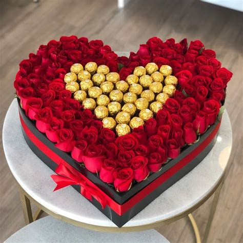 150 Rosas Rojas And Ferreros En Caja Dulce Corazón Yaakun Flores