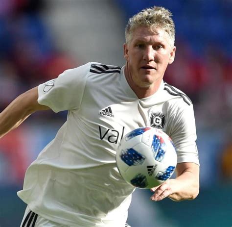 Weltmeister Schweinsteiger beendet Fußball-Karriere - WELT