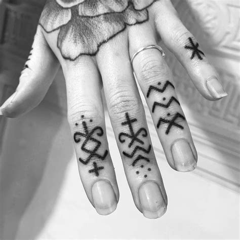Hand Poked Finger Tattoos Ked Hand Poked Tattoo Finger Tattoos Tattoos