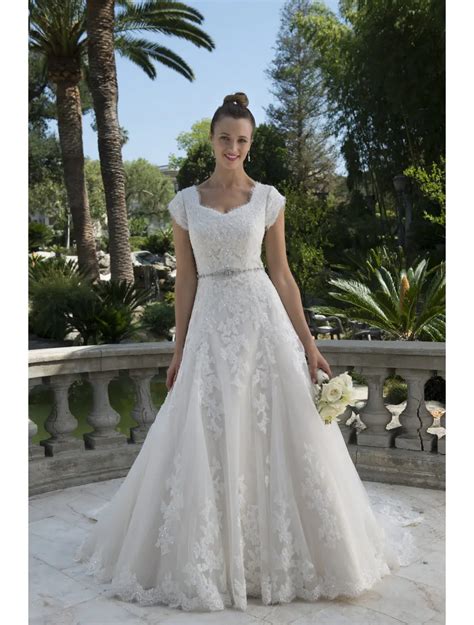 Vintage Lace Tulle A Line Modest Wedding Dresses 2019 Cap Sleeves