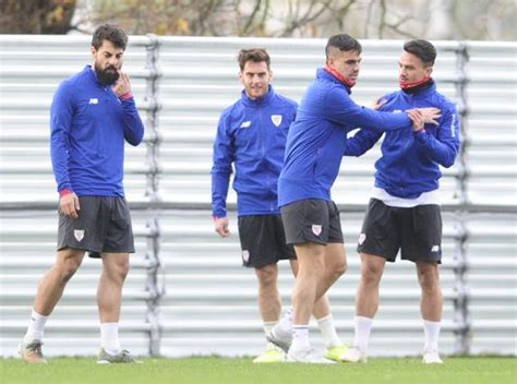 Unai simon's horrific mistake against croatia. Athletic/ Iñigo y Muniain no se dejan ver en la sesión matinal