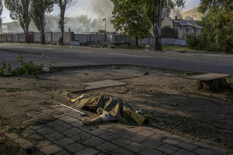 Despite Cease Fire Fighting Escalates In Eastern Ukraine City The New York Times