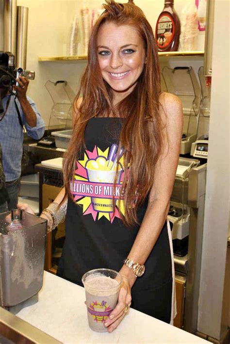 Lindsay Lohan Makes Celebrity Milkshake In Hollywood Foodbev Media
