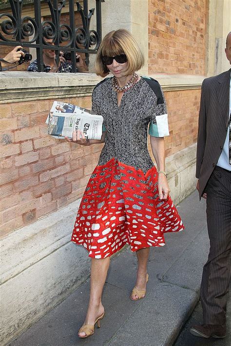 Happy Birthday Anna Wintour To Celebrate A Look At Her Signature Style Стильные платья