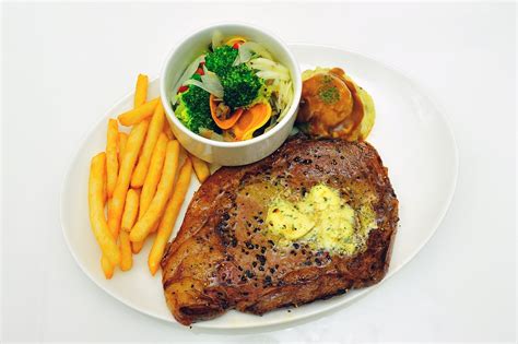 Cemilan yang satu ini mungkin adalah nah kali ini bagaimana kalau kita coba membuat resep nasi goreng hongkong istimewa ala restoran bintang 5. Bahan Pendamping Steak, Pelengkap yang Biasa Ada Saat ...