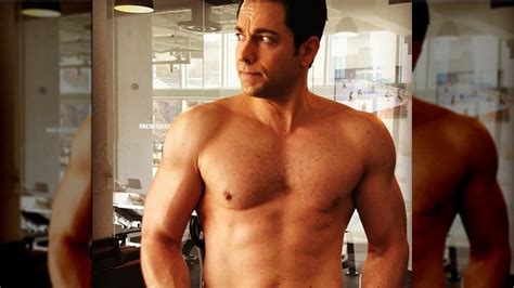 How Zachary Levi Got In Serious Shape For Shazam Youtube Zachary Levi Partner Workout Fit