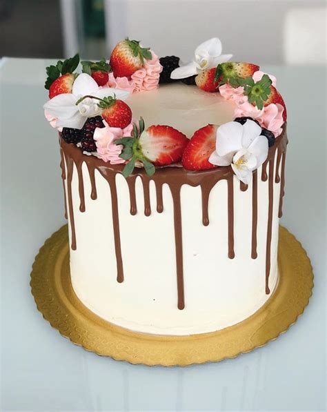 20 Fabulous Drip Cakes Inspiration Find Your Cake Inspiration Drip Cakes Fruit Topped Cake