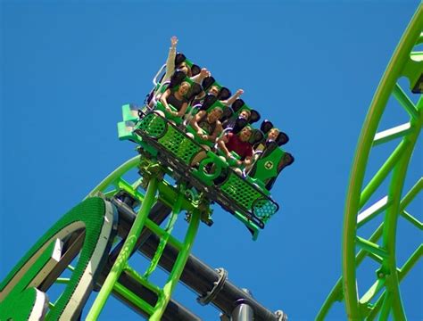 13 People Trapped On Movie World Green Lantern Ride