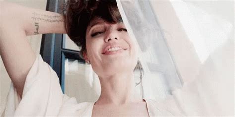 Angelina Jolie Smile Gif Angelina Jolie Smile Flirt Discover