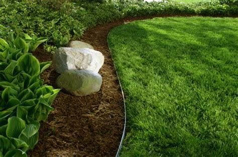 Learn how to edge a lawn with our tips for stone, pavers & metal lawn edging. Beautiful & Classic Lawn Edging Ideas | The Garden Glove