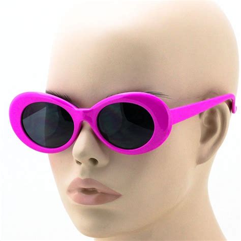 In 1993, photographer jesse frohman captured nirvana frontman kurt cobain in a series of portraits where the iconic rocker is wearing a pair of white, round sunglasses. Elite Vintage NIRVANA Kurt Cobain Round Sunglasses For ...