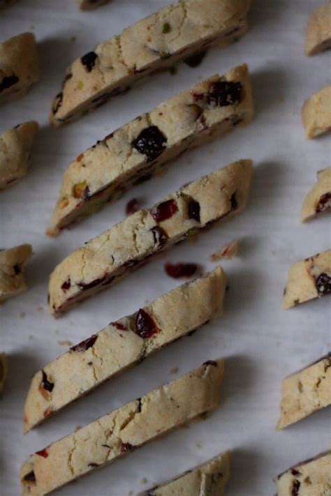 See more ideas about biscotti, biscotti recipe, almond biscotti. cranberry-pistachio biscotti (With images) | Pistachio ...