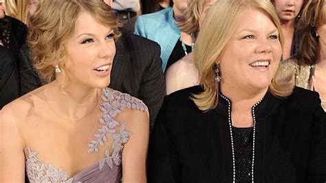 Taylor Swift Reveals Heartbreak Over Mum S Cancer Diagnosis In Emotional Post On Tumblr Mirror