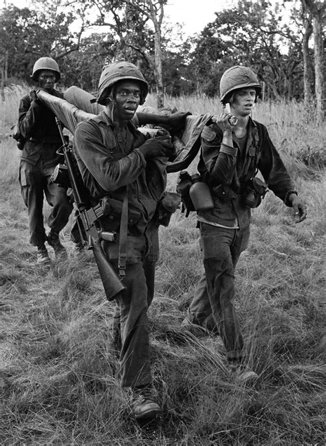 Us Cavalrymen Carry A Wounded Soldier To An Evacuation Zone Ia Drang