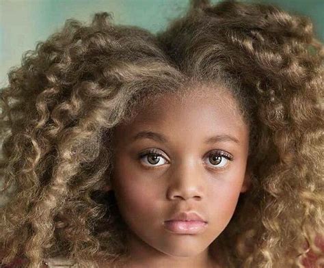 Une coupe réalisée en 5 minutes pour un résultat permettant des coiffages tous différents et très. Coupe de cheveux pour petite fille : 40 idées fraîches et ...