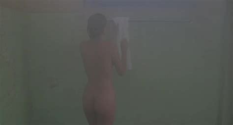 Голая Стэйси Шаффер в The Naked Cage