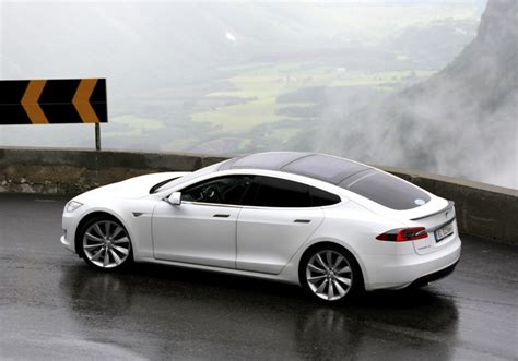 Tesla Ludicrous Mode Upgrade Takes The Model S From 0 60 In 28 Seconds
