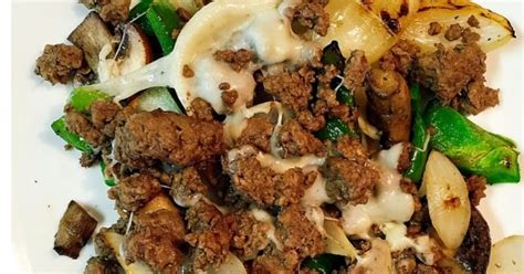 398 calories, 15 fat, 6 saturated fat, 29 carbs, 2 fiber, 2 sugar, 32 protein. Low Carb Philly Cheesesteak Bowl | Sweetfoodiest