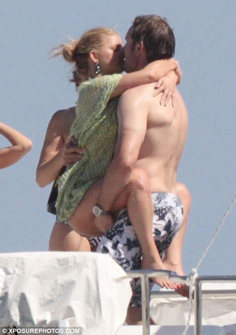 Jessica Simpson Frolics With New Boyfriend The Day She Turns 30 Daily
