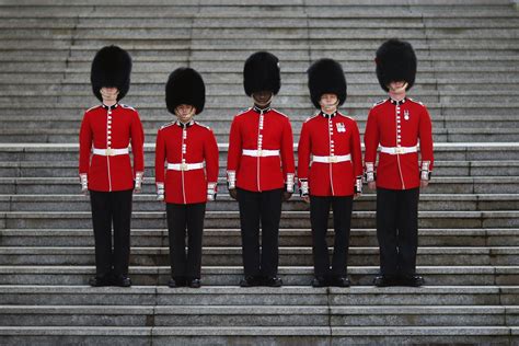 Things To Do In London Buckingham Palace Queens Guard British Army