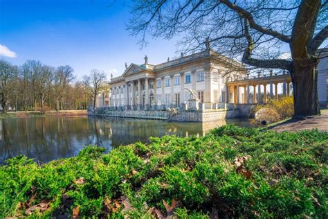 Lazienki Park And Royal Palace In Warsaw Poland Editorial Photo Image Of Lawn Famous 115640791