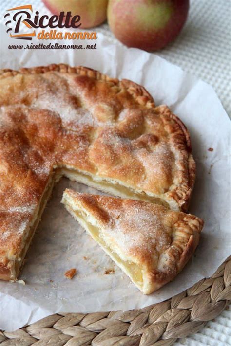 Cuocete la torta in forno preriscaldato a 180° statico per 25 potete tagliare la torta di pasta frolla ripiena di mele, a pezzettoni e servirla come se fossero dei biscottoni alle mele. Torta cuor di mela | Ricette della Nonna