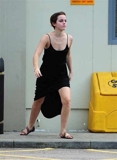 Hot Actresses Wallpapers: exclusive: emma watson latest upskirt pictures HQ