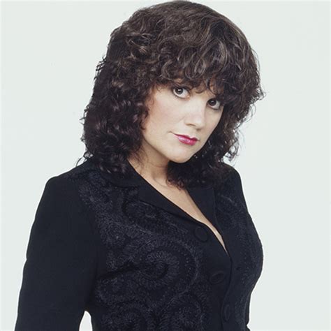 Linda Ronstadt - Songs, Family and Facts - Biography