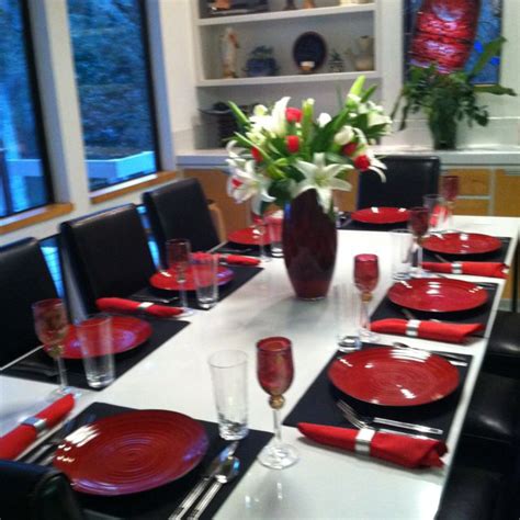 To la lune events mentioned they wanted to highlight it and other special gatherings like the engagement party and bridal shower and it makes complete sense: Dinner party red black and white | Black dinner tables ...