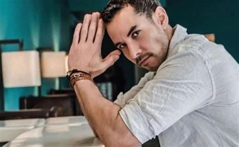 Emilio larrosa hizo una nueva versión en 2007 llamada muchachitas como tú protagonizada por ariadne díaz, begoña narváez, gabriela carrillo y gloria sierra. Alejandro Sandí se autosecuestró, dice famoso productor
