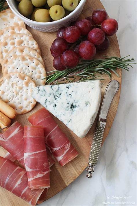 How To Make The Perfect Meat And Cheese Tray