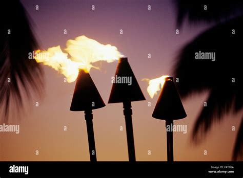 Tiki Torches Hawaii Hi Res Stock Photography And Images Alamy
